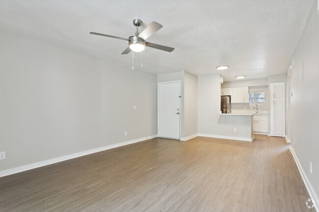 Living Space w/ Ceiling Fan - Bay Crossing