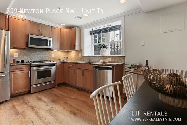 Foto del edificio - Columbia Heights Updated One Bedroom on Qu...