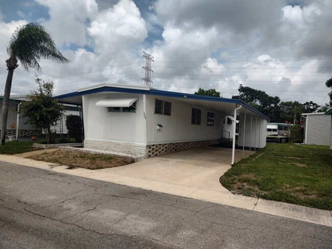 Foto del edificio - 2550 State Rd 580