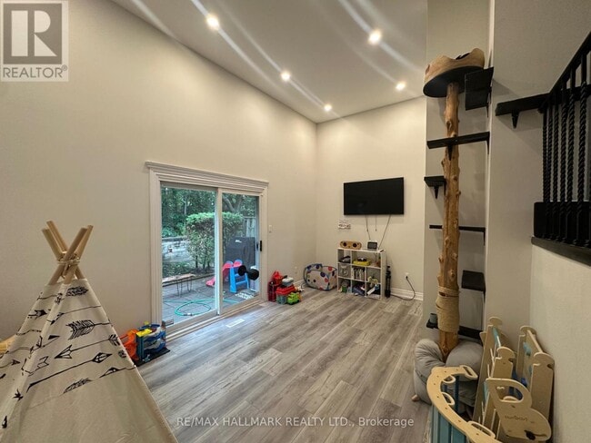 Building Photo - 51-151 Paulander Dr