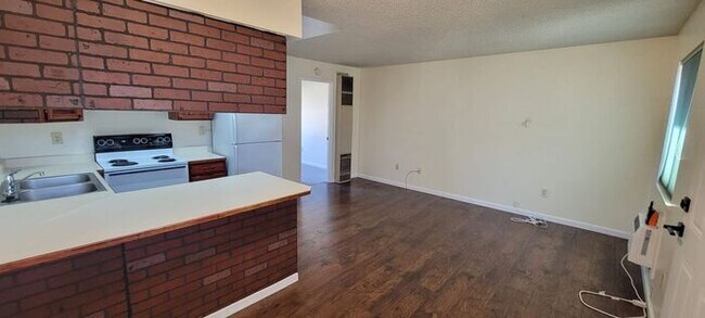 Building Photo - 1100 Berrum Ln