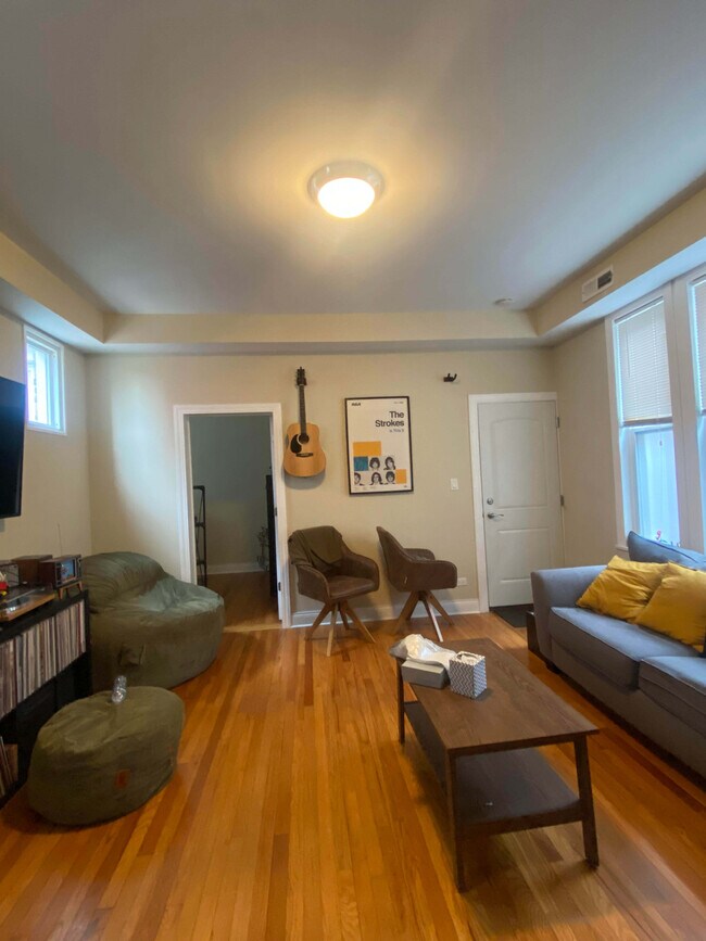 Building Photo - 3054 N Milwaukee Ave