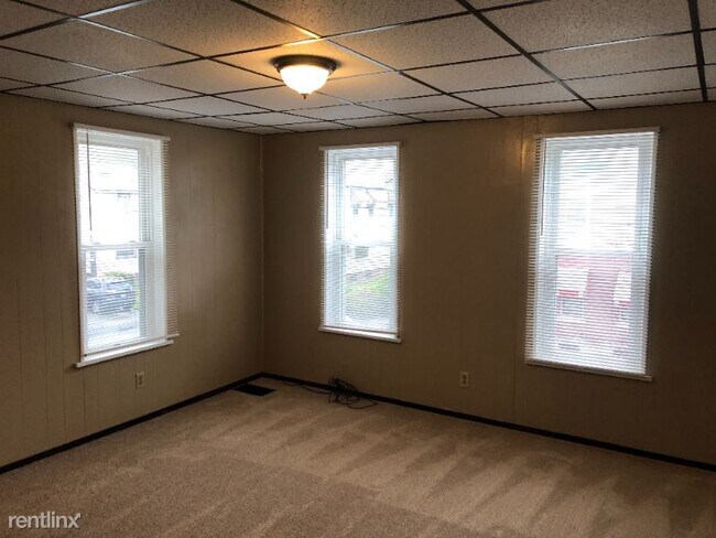 Building Photo - 1613 4th Ave
