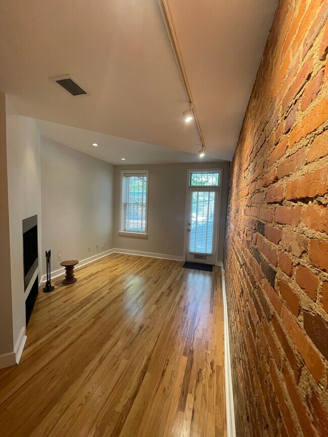 Building Photo - 1658 Kalorama Rd NW
