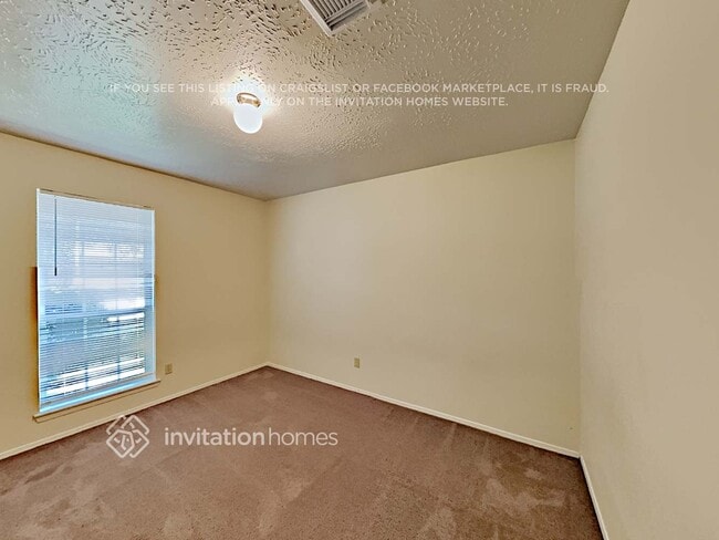 Building Photo - 9812 Robin St