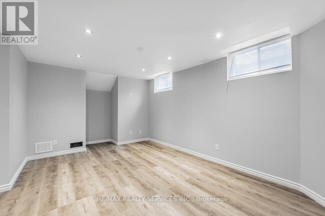 Building Photo - 71 Humberstone Cres