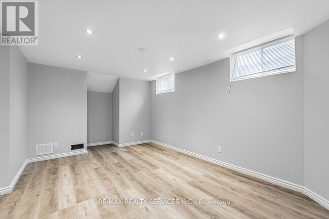 Photo du bâtiment - 71 Humberstone Cres