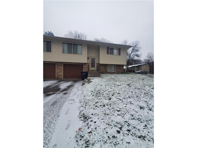 Building Photo - 966 McKnight Rd S