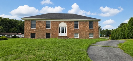 Building Photo - 146 Honora Dr