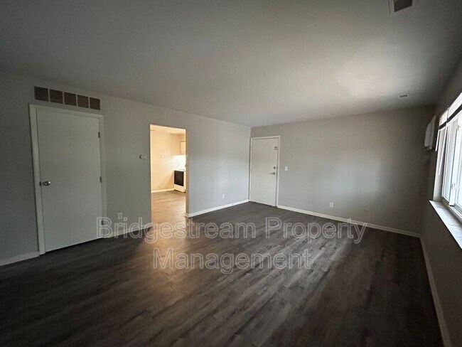 Foto del edificio - 7835 N Main St