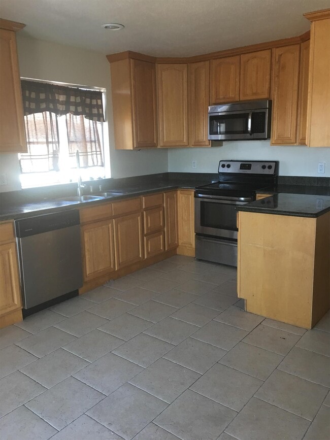 Building Photo - 494 Marsan Ct