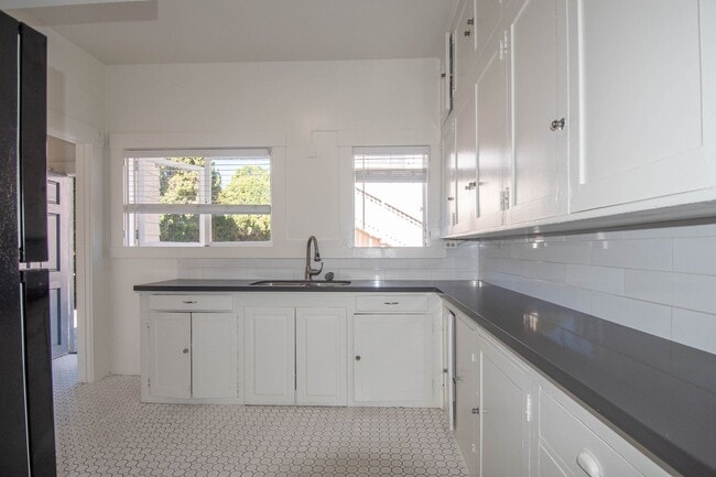 Building Photo - 314 W Mission St