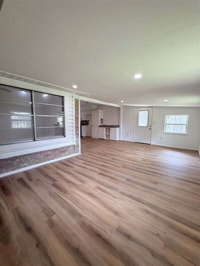 Building Photo - 12214 Corona Ln