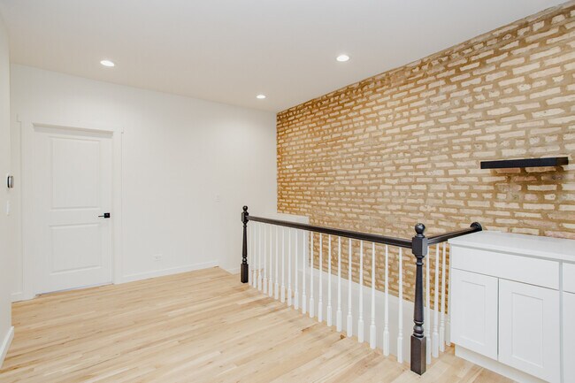 Foto del edificio - 6677 N Oliphant Ave