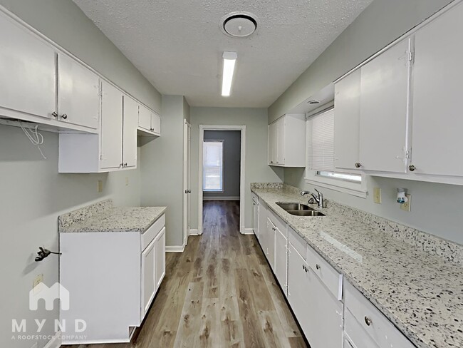 Foto del edificio - 3056 Darrow St