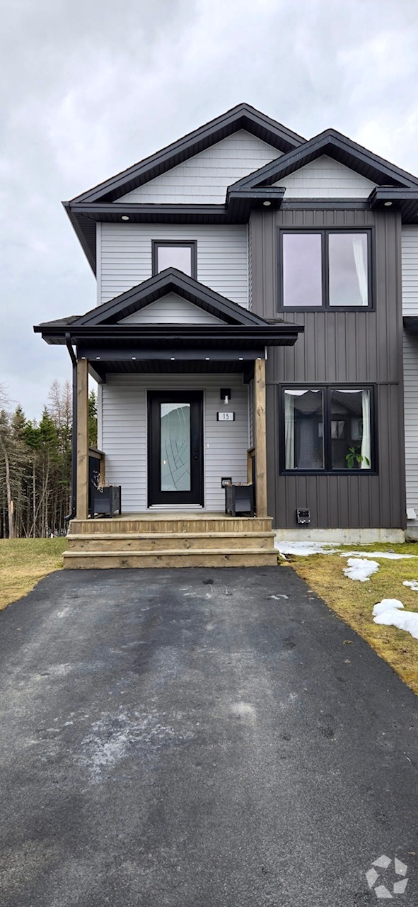 Building Photo - 15 Cedar Hill Pl