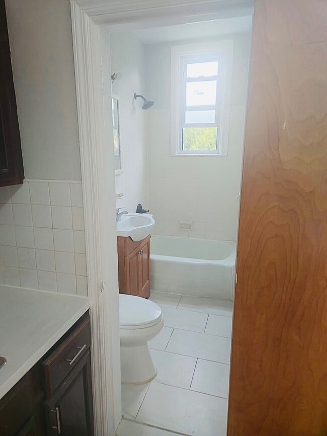 Building Photo - 59-13 68th Ave