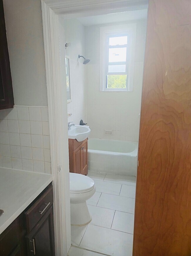 Foto del edificio - 59-13 68th Ave