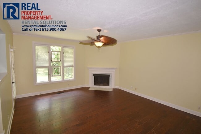 Building Photo - 3 bd 2.5 bath in Brentwood! Attached garag...