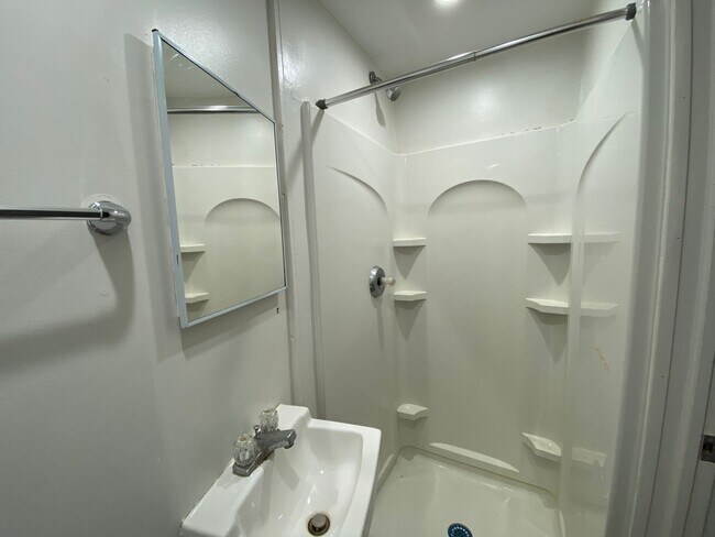 Foto del edificio - 521 Pearl St - 8 Unit Building