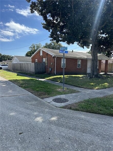 Building Photo - 41 Mason St