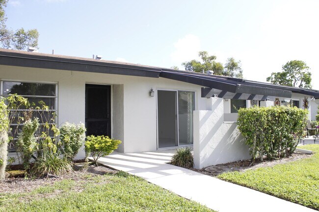 Foto del edificio - 5620 Queen Palm Ct