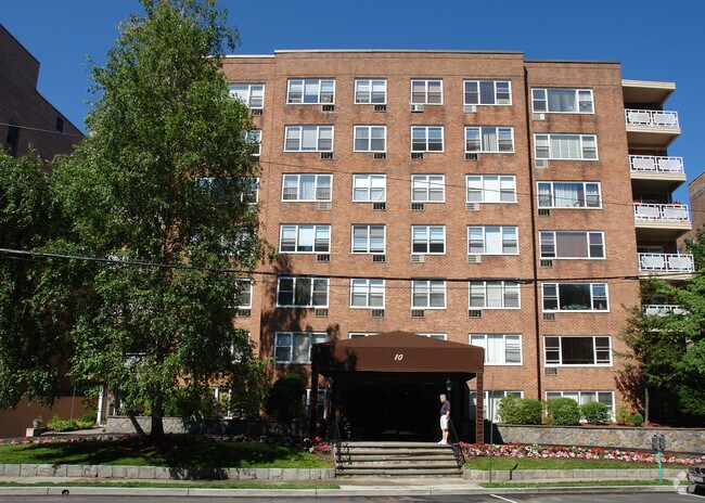 Foto del edificio - 10 Old Mamaroneck Rd