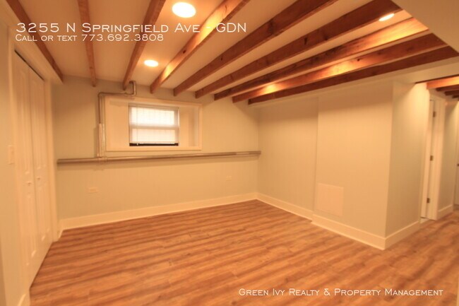Foto del edificio - 3255 N Springfield Ave