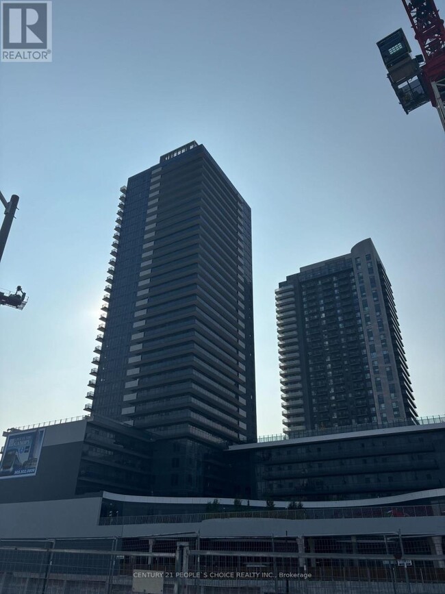 Building Photo - 5105-5105 Hurontario St