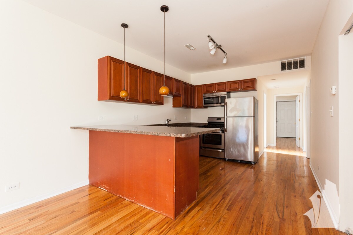 Primary Photo - 4842 N Albany Ave