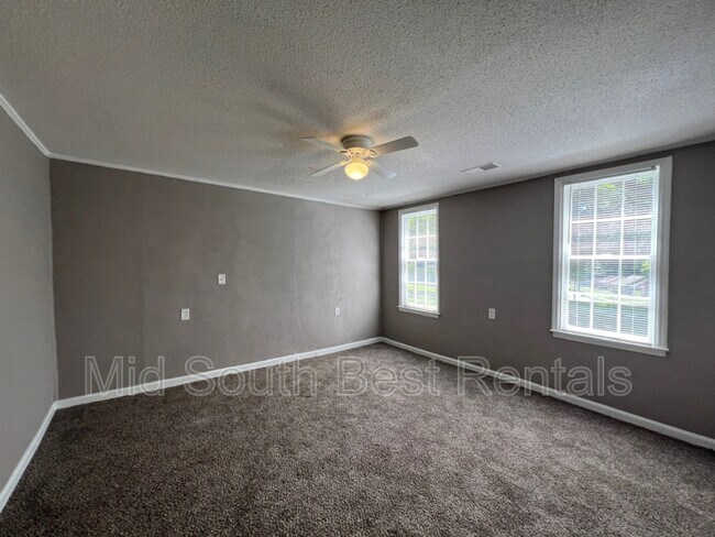 Building Photo - 2058 Kingsley Ave