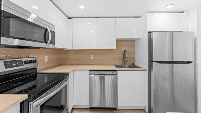 Building Photo - 1145 Normandy Dr