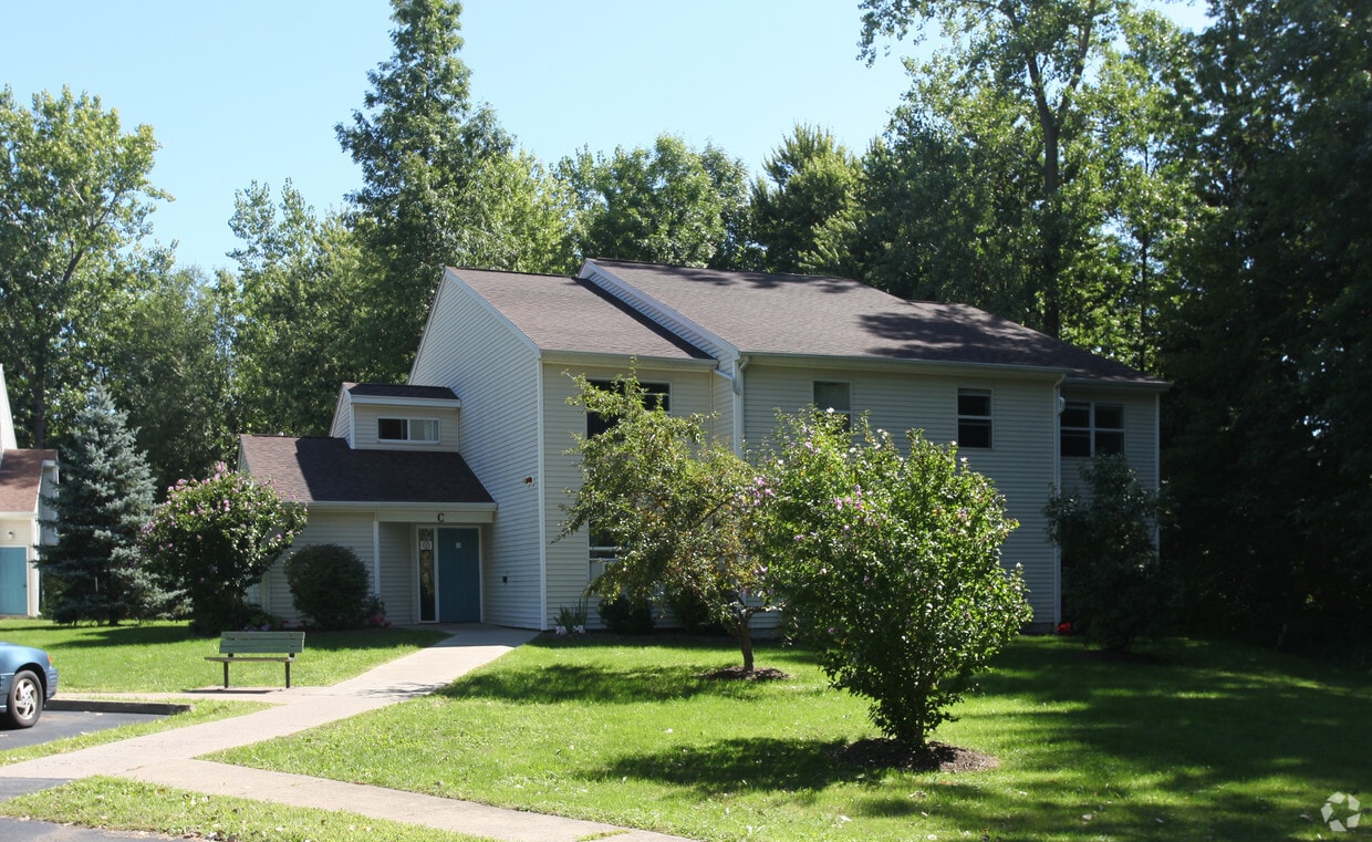 Building Photo - Holly Grove Apartments