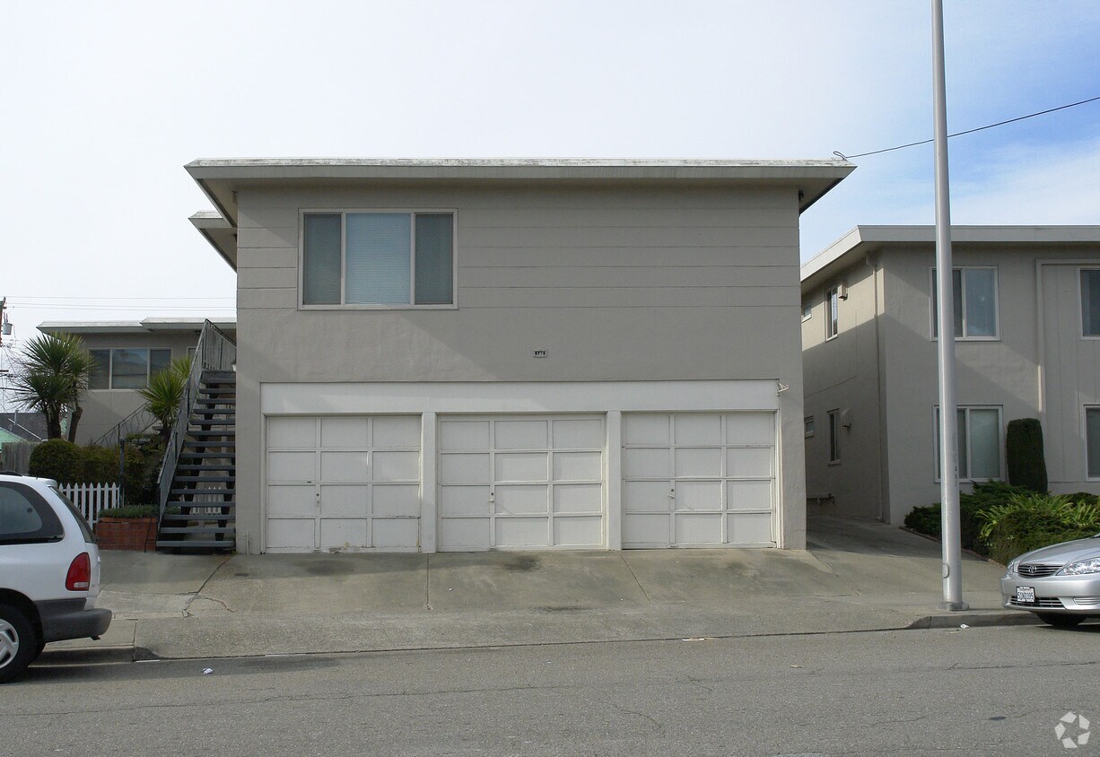 Building Photo - 132 Southwood Dr