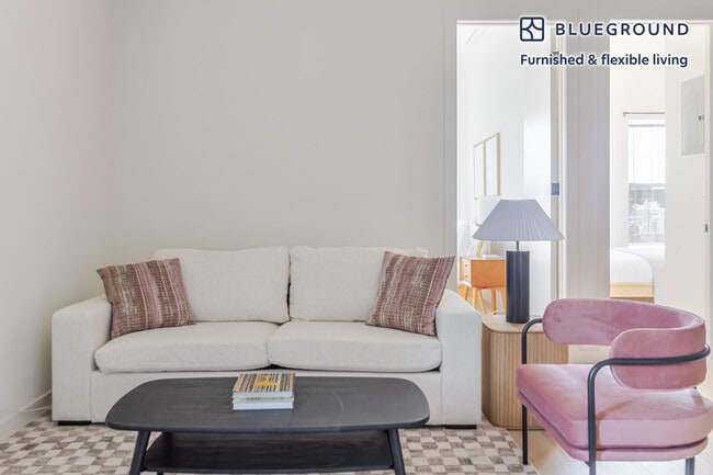 Building Photo - 131 Greenpoint Ave