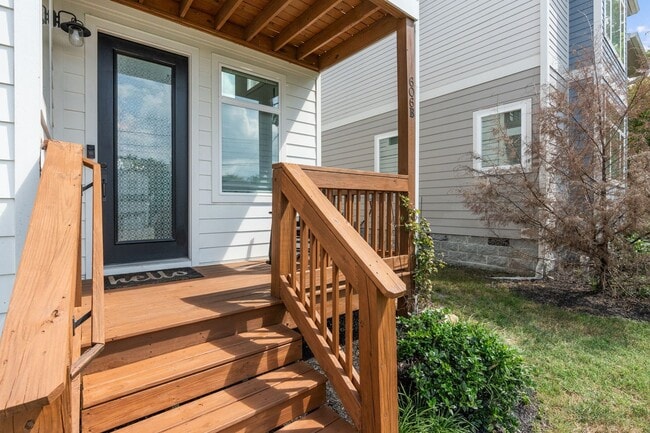 Building Photo - Stunning Rental In Charlotte Parkside