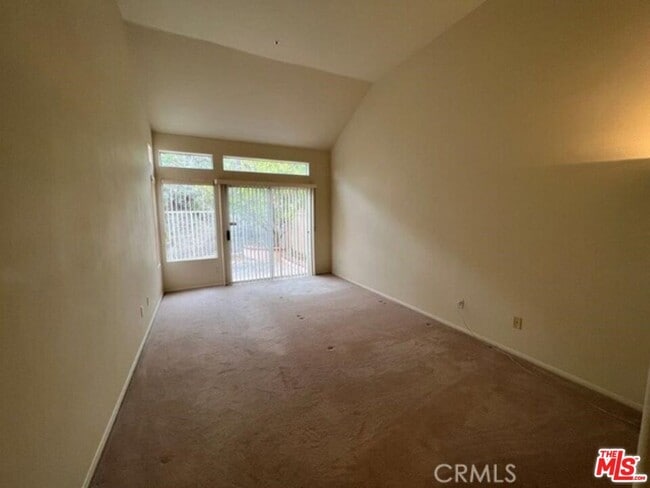 Building Photo - 938 C. Amable
