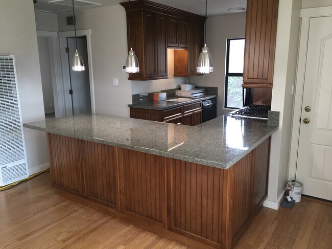 Foto del edificio - 3240 Lewis Ave