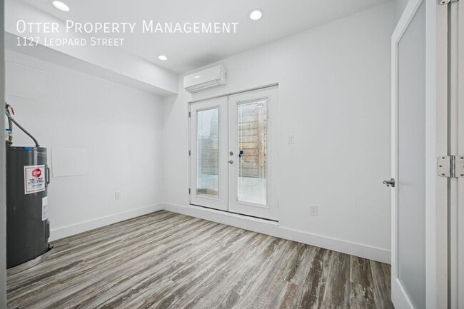 Building Photo - 1127 Leopard St