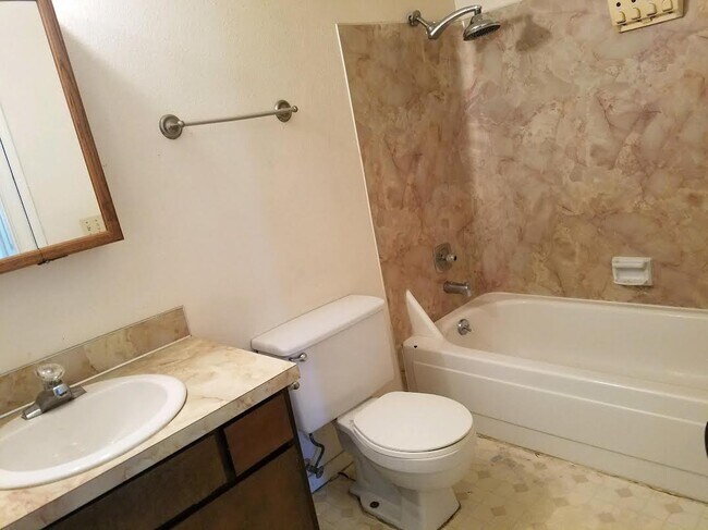 Foto del edificio - 1519 E 3rd Ave