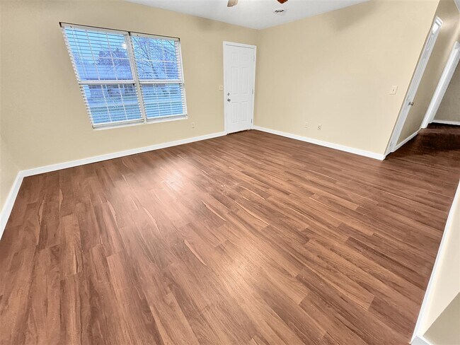 Foto del edificio - 403 E 7th St