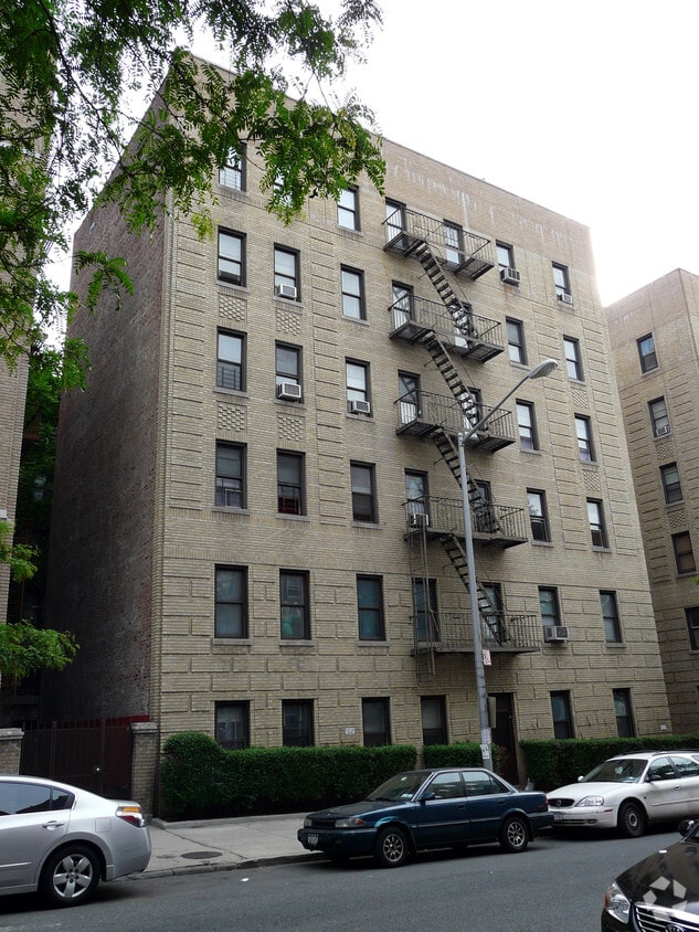 375 E 205th Street - 375 E 205th St