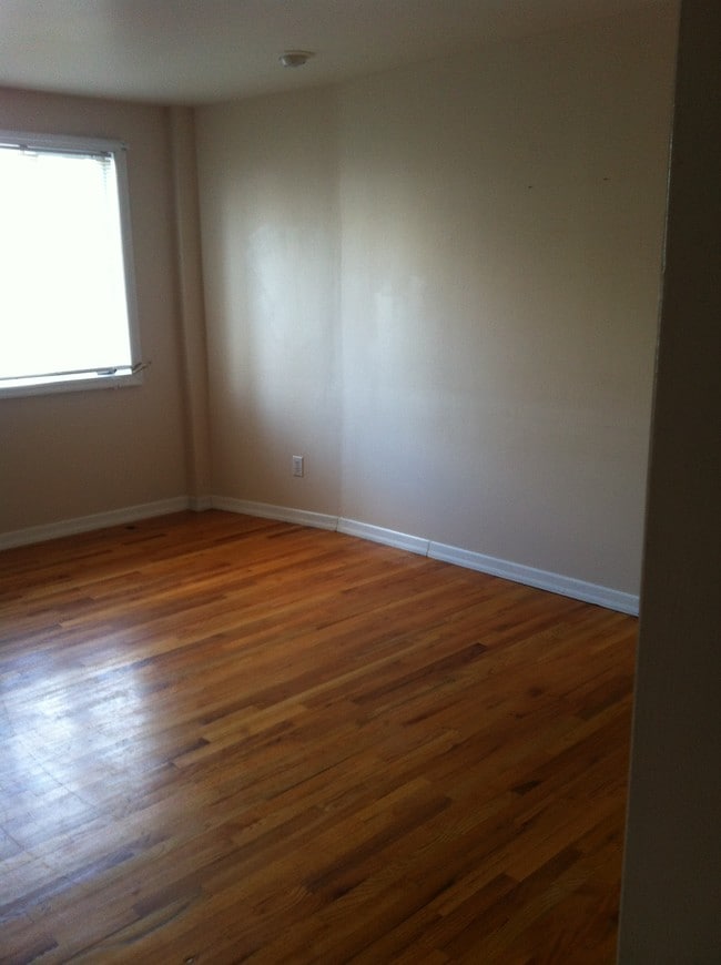 Living Room - 730 Lincoln St