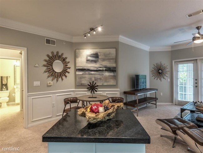 Foto del edificio - 1 br, 1 bath Flat - 2001 Hermann Dr 663sf