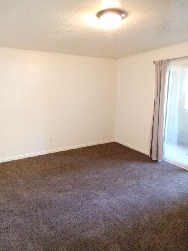Foto del edificio - Willow Springs Condo