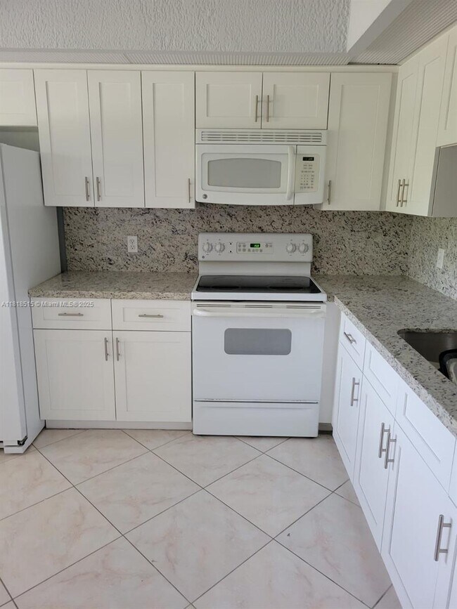 Building Photo - 1300 SW 125th Ave