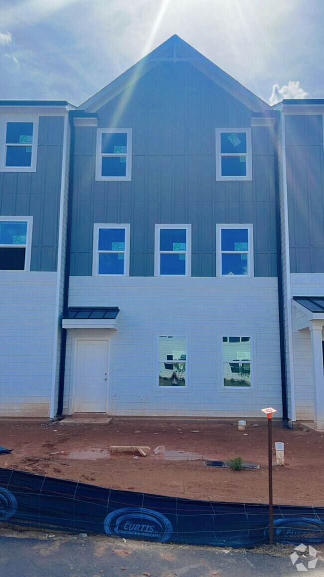 Building Photo - 1486 Hasse Ave