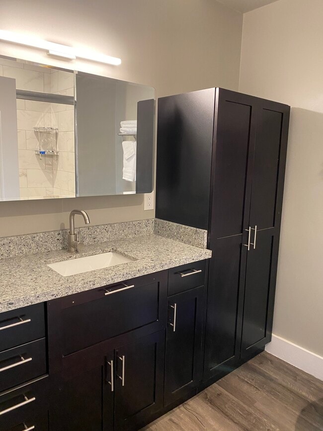 Building Photo - 1934 E 90th St