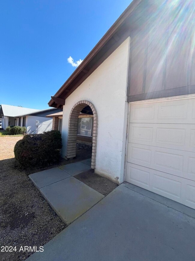 Building Photo - 3102 N Woodburne Dr