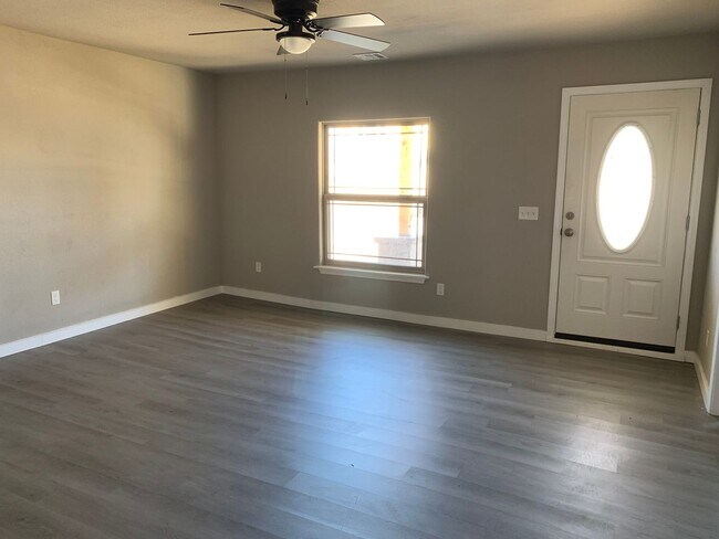 Foto del edificio - Rent decrease! New 3 bedroom/ 1 bathroom h...